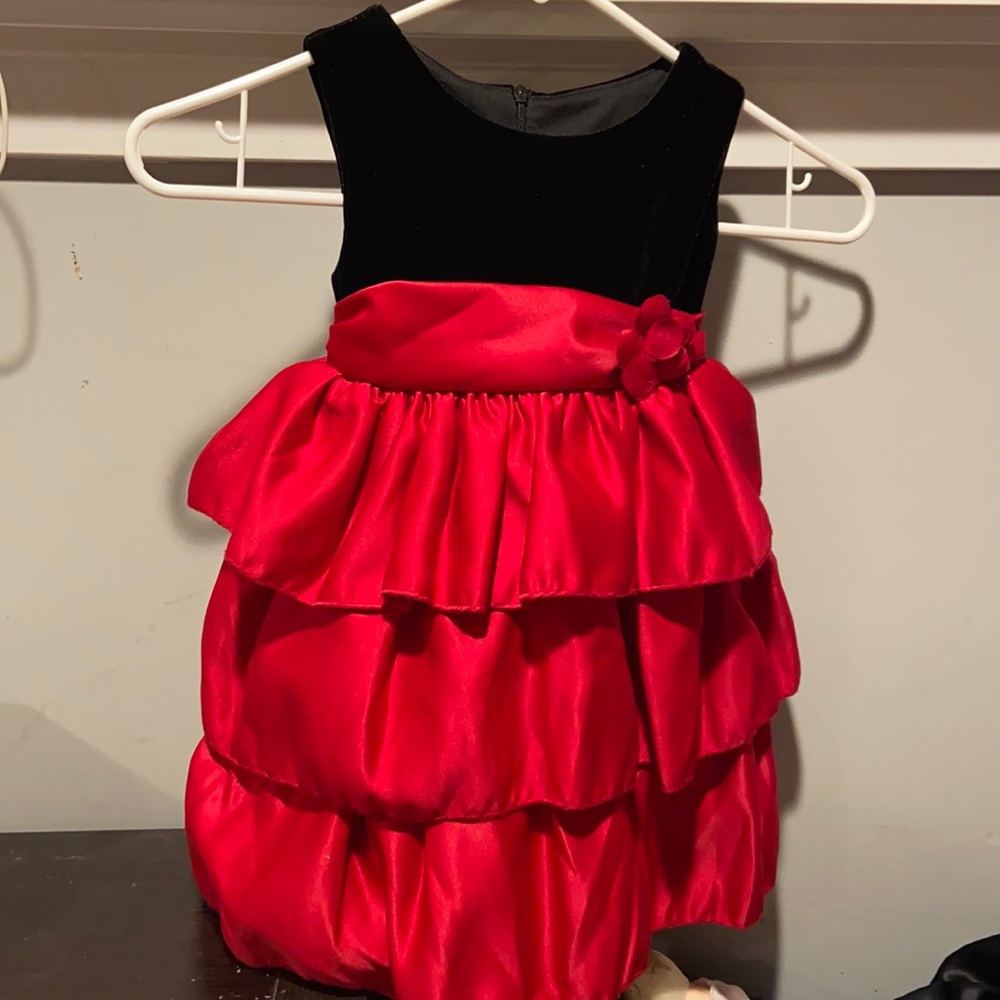 Black/red dress
